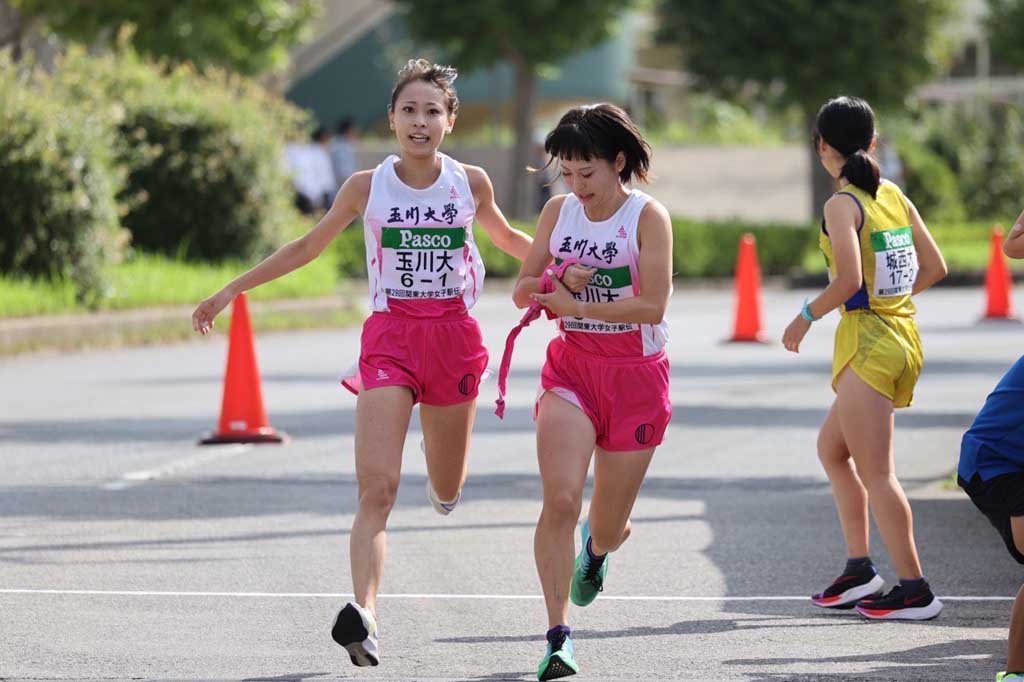 女子駅伝2024_バトン渡し.jpg